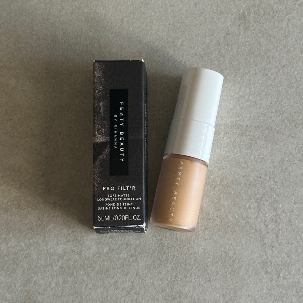 FENTY BEAUTY Pro Filt’r Soft Matte Longwear Foundation Mini - Shade 220